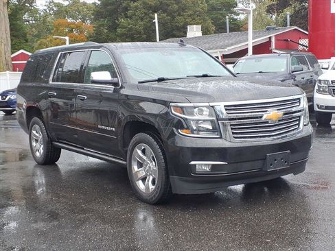 Used 2019 Chevrolet Suburban Premier image 3