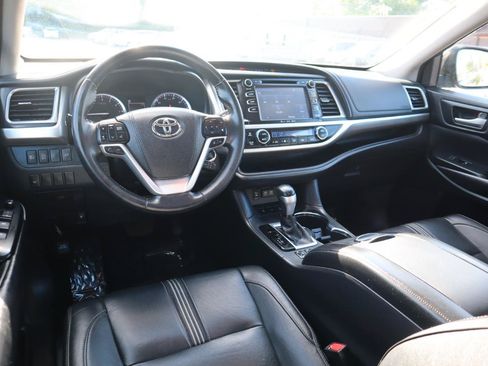 Used 2018 Toyota Highlander SE AWD/4WD image 18