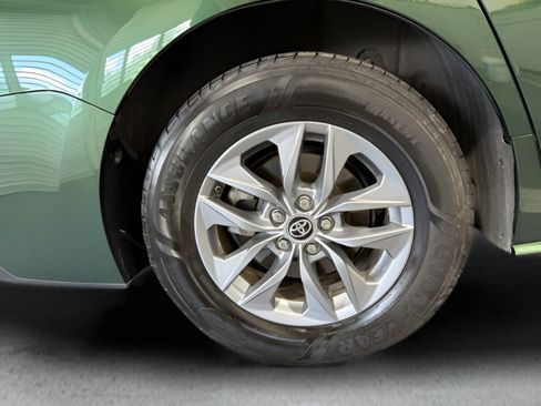 Used 2021 Toyota Sienna XLE FWD image 38