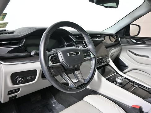Used 2023 Jeep Grand Cherokee Overland w/ Advanced Protech Group III AWD/4WD image 24