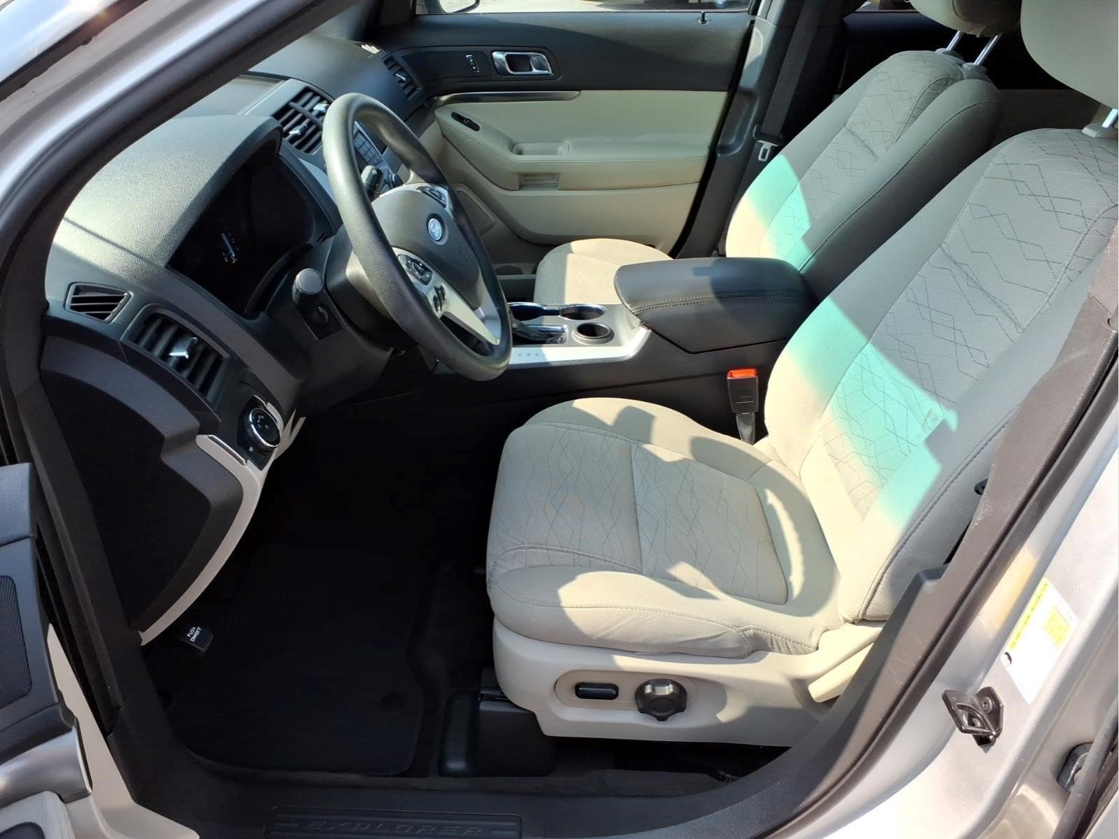 Used 2015 Ford Explorer FWD image 5