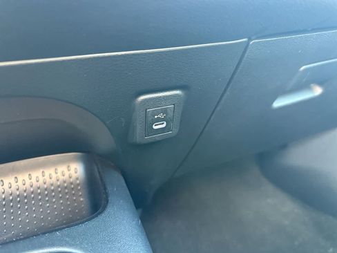 Used 2023 Toyota Corolla LE image 32