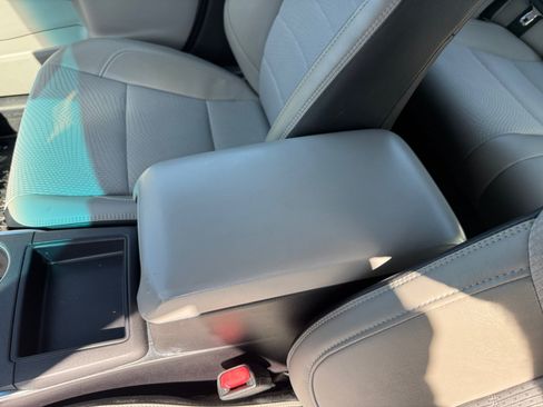Used 2017 Toyota Camry SE FWD image 14