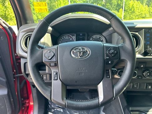 Used 2019 Toyota Tacoma TRD Off-Road AWD/4WD image 14