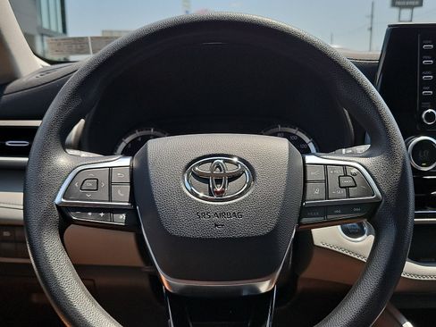 Used 2020 Toyota Highlander L AWD/4WD image 18