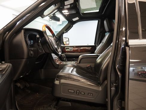 Used 2015 Lincoln Navigator 4WD image 5