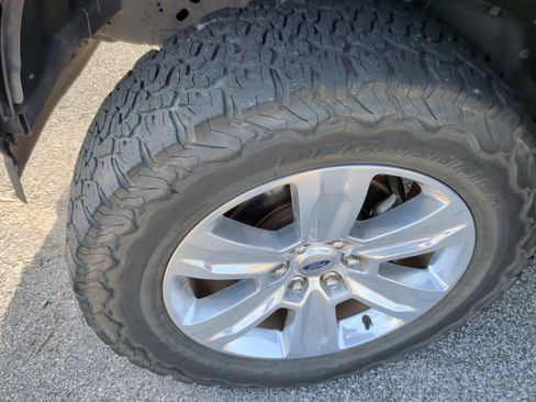 Used 2019 Ford F150 Platinum w/ Equipment Group 701A Luxury AWD/4WD image 16