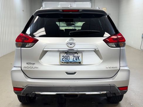 Used 2018 Nissan Rogue SV image 6