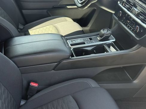 Used 2024 Nissan Pathfinder SV FWD image 17