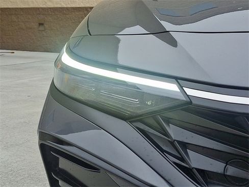 New 2025 Hyundai Elantra Limited image 9