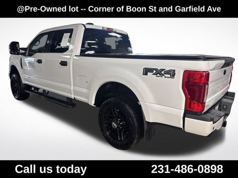 Used 2022 Ford F250 XLT w/ Black Appearance Package AWD/4WD image 3