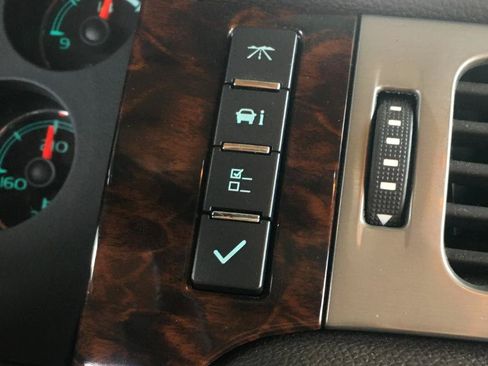 Used 2012 GMC Yukon XL Denali RWD image 30