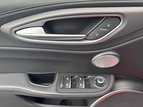 Used 2022 Alfa Romeo Giulia Veloce image 24