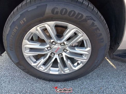 Used 2022 GMC Yukon XL SLE w/ Gmc Pro Safety Plus Package image 14