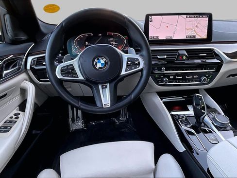 Used 2021 BMW 530i xDrive w/ M Sport Package AWD/4WD image 5