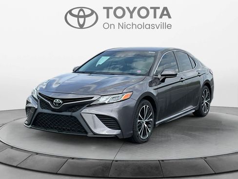 Used 2020 Toyota Camry SE w/ Blackout Package image 1