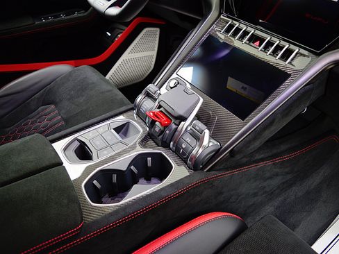 Used 2024 Lamborghini Urus Performante image 29