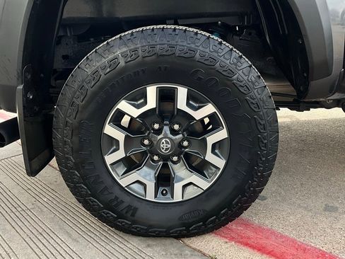 Used 2023 Toyota Tacoma TRD Off-Road image 9