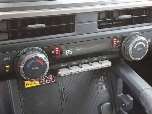 Used 2025 Toyota 4Runner TRD Off-Road image 18