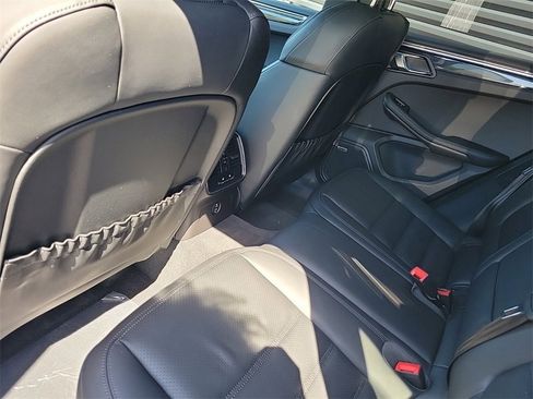 Used 2025 Porsche Macan image 13