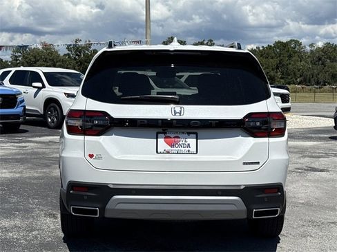 New 2025 Honda Pilot Touring image 6