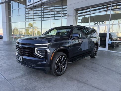 Used 2025 Chevrolet Suburban RST image 1