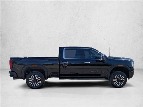 Used 2024 GMC Sierra 3500 Denali Ultimate AWD/4WD image 3