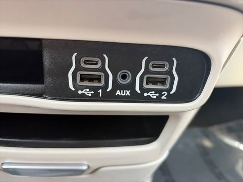 Used 2023 Chrysler Pacifica Touring-L FWD image 61