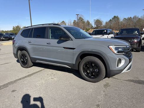 New 2026 Volkswagen Atlas Peak Edition AWD/4WD image 3