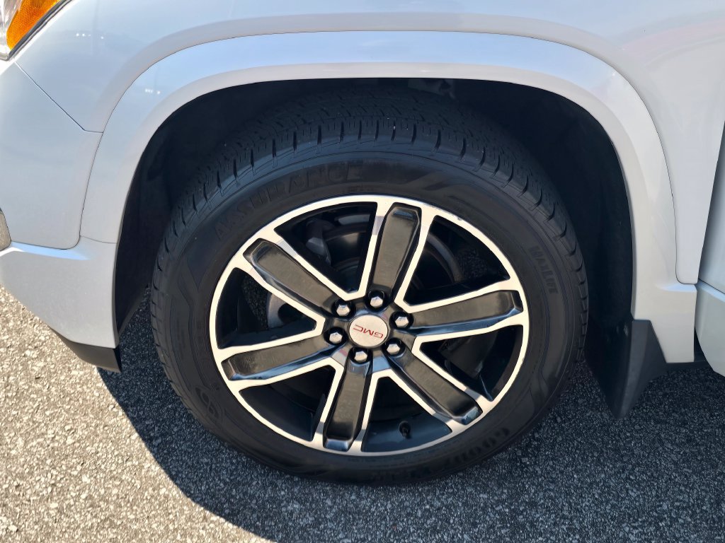 Certified 2017 GMC Acadia Denali w/ Technology Package FWD image 27