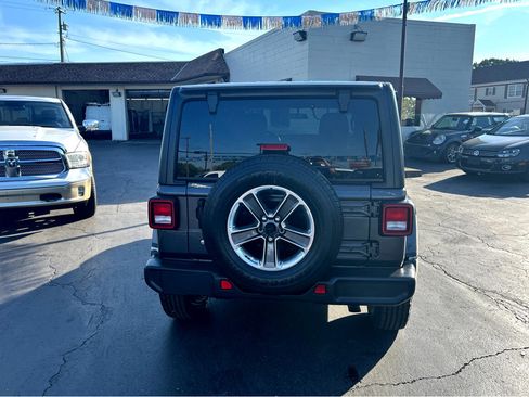 Used 2020 Jeep Wrangler Unlimited Sahara image 7