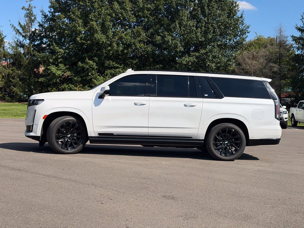 Used 2024 Cadillac Escalade ESV Sport w/ LPO, ONYX Package AWD/4WD image 3