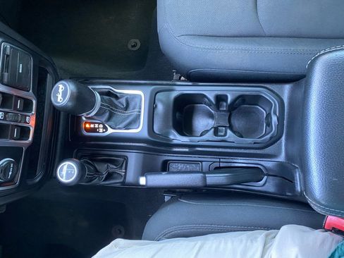 Used 2020 Jeep Wrangler Unlimited Sahara image 26