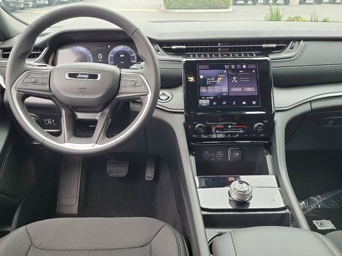 New 2025 Jeep Grand Cherokee Laredo X image 4