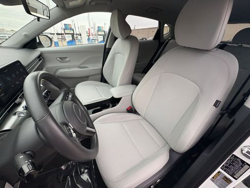 Used 2025 Hyundai Kona SEL image 36