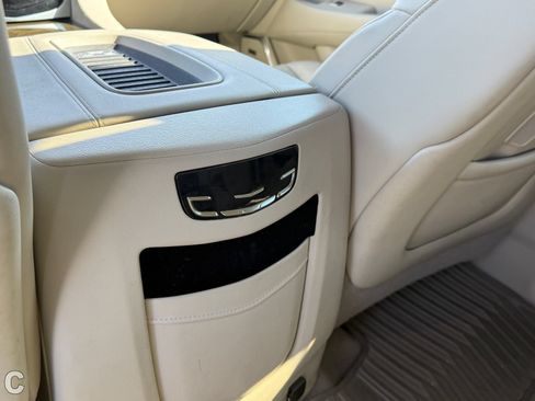 Certified 2018 Cadillac Escalade Luxury AWD/4WD image 12
