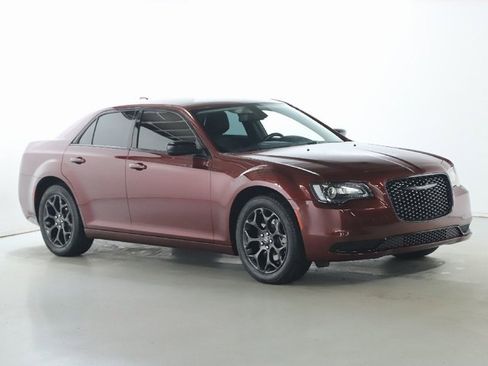Used 2022 Chrysler 300 Touring w/ Sport Appearance Package image 9
