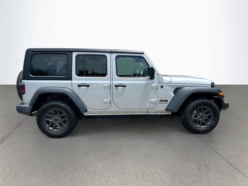 Used 2024 Jeep Wrangler Unlimited Sport AWD/4WD image 3