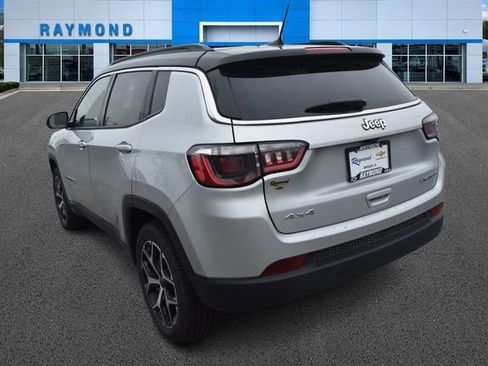 Used 2025 Jeep Compass Limited image 5