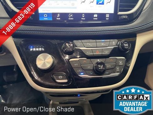 Used 2021 Chrysler Pacifica Touring-L w/ Uconnect Theater Family Group FWD image 4
