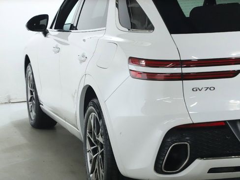 Used 2022 Genesis GV70 2.5T w/ Advanced Package image 42