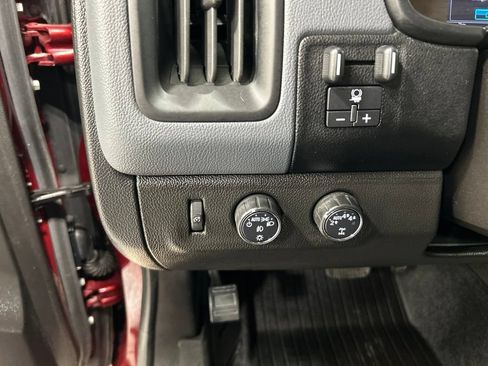 Used 2018 Chevrolet Colorado Z71 AWD/4WD image 14