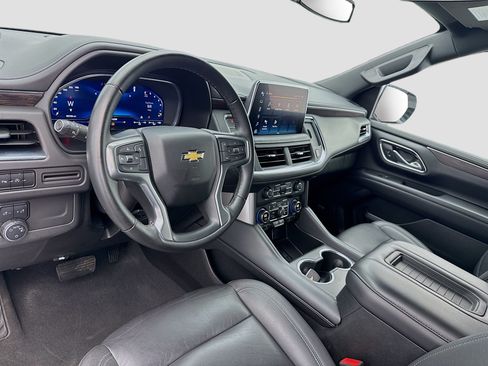 Used 2023 Chevrolet Suburban LT RWD image 7