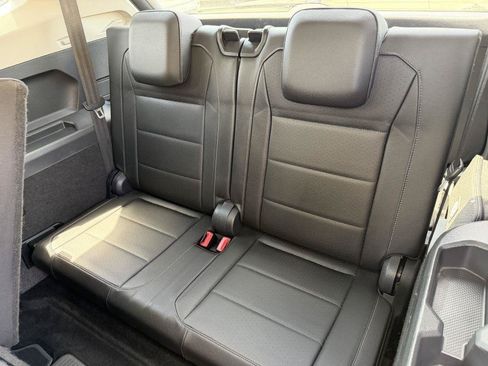 Used 2018 Volkswagen Tiguan SE w/ Panoramic Sunroof Package FWD image 14