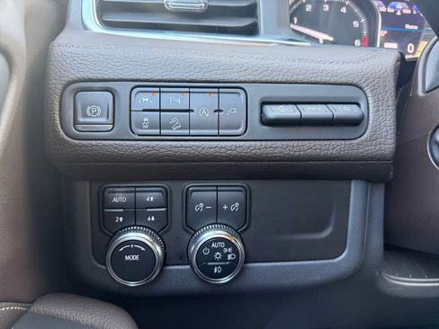 Used 2021 GMC Yukon Denali w/ Denali Premium Package image 21