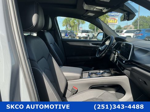 Used 2025 Volkswagen Atlas Cross Sport SE AWD/4WD image 13