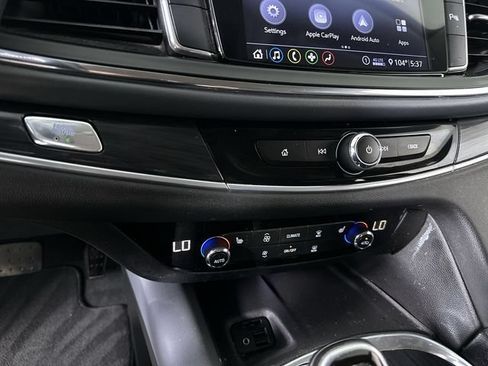 Used 2021 Buick Enclave Essence FWD image 17