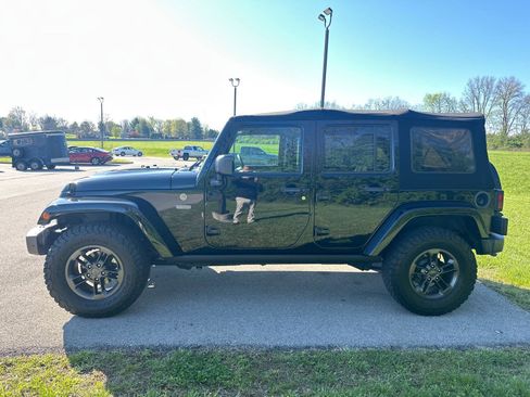 Used 2016 Jeep Wrangler Unlimited Sahara image 8