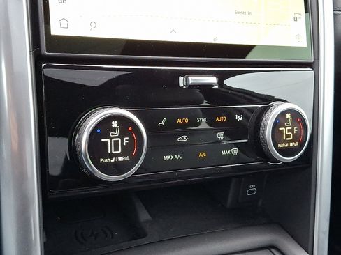 Used 2025 Land Rover Discovery S image 15