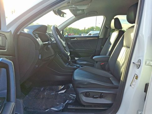 Used 2023 Volkswagen Tiguan SE image 13